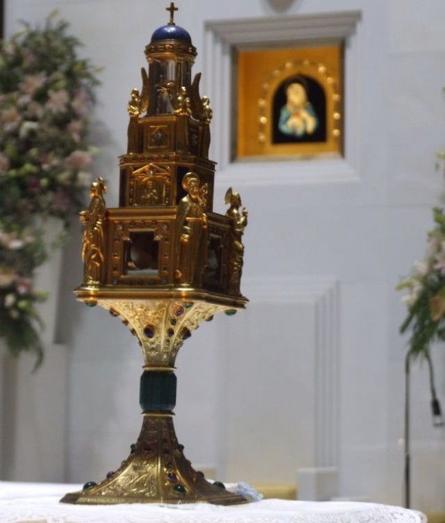 Venerazione del Reliquiario della Madonna delle Lacrime